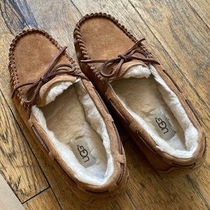 UGG Dakota Leather and Shearling House Slippers size 7
